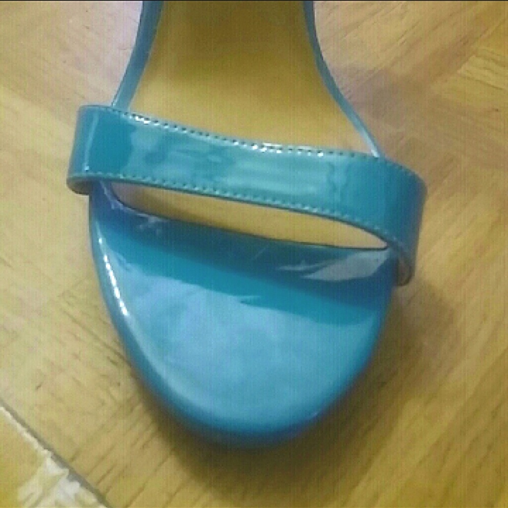Heels - Picture 4 of 4